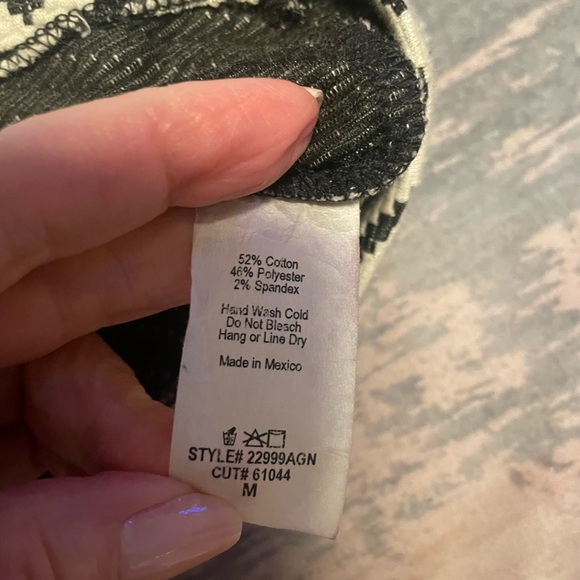 Lovely W5 black and white graphic top size M - Picture 5 of 6